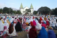 Foto: Suasana Sholat Id memperingati Idul Adha di Lapangan Umum Kota Baru Maumere, Rabu (22/8)