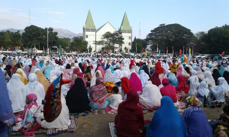 Foto: Suasana Sholat Id memperingati Idul Adha di Lapangan Umum Kota Baru Maumere, Rabu (22/8)