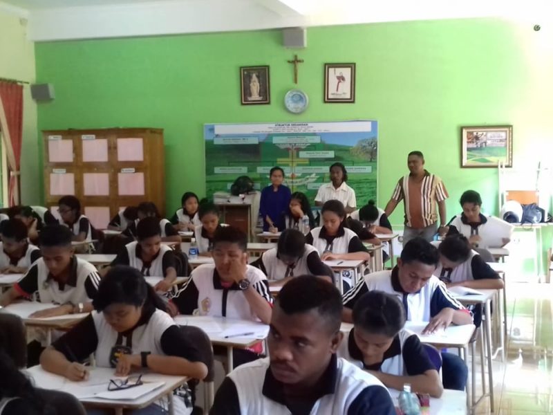 Suasana Lomba Menulis Cerpen di SMAK Frater Maumere, Sabtu (22/9)