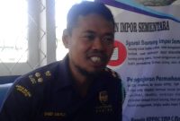 Pelaksana Harian Kantor bea dan Cukai Maumere Omben Subahari