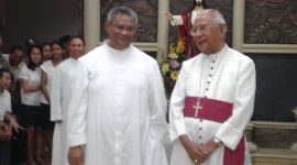 Uskup Maumere Mgr Edwaldus Martinus Sedu didampingi Uskup Maumere Mgr Gerulfus Kherubim Pareira