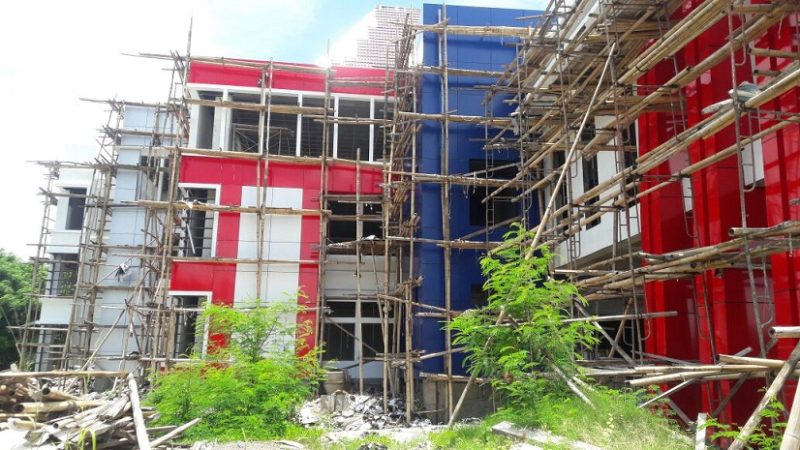 Bangunan Kantor Bupati Sikka di Jalan Eltari yang dibiarkan terlantar oleh kontraktor pelaksana PT Palapa Sentosa Kupang