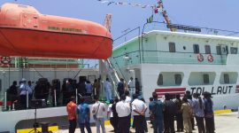 Kapal Motor Sabuk Nusantara 101 sedang bersandar di Dermaga Laurens Say, Senin (15/10)