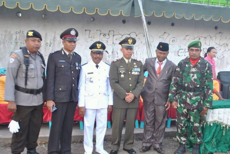 Camat Kangae Marthen Luther Adji (ketiga dari kiri) pose bersama pimpinan wilayah Kecamatan Kangae beberapa waktu lalu