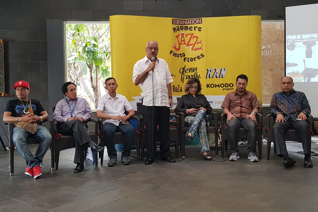 Melchias Markus Mekeng memberikan keterangan pers kepada awak media di Hotel Capa Resor, Sabtu (27/10) terkait penyelenggaraan Maumere Jazz Fiesta Flores Tahun 2018