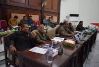 Ketua Fraksi PAN Philipus Fransiskus (paling kanan)