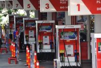 Suasana di salah satu stasiun pengisian bahan bakar umum