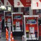 Suasana di salah satu stasiun pengisian bahan bakar umum