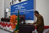 Bupati Sikka Fransiskus Roberto Diogo sedang membacakan Nota Keuangan Ranperda perubahan APBD TA 2018, Senin (22/10)