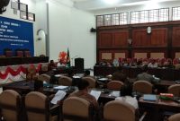 Suasana rapat dengar pendapat antara PNS Fungsional di Dinas Pertanian dengan DPRD Sikka, Senin (29/10), terkait tunjangan tambahan penghasilan bagi PNS