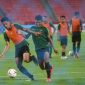 Sejumlah pesepak bola Timnas Indonesia, Jumat (16/11), berlatih menjelang laga lanjutan Piala AFF 2018 melawan Thailand, di Stadion Nasional Rajamangala, Bangkok, Thailand, petang nanti