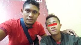Penyidik Polsek Bola bersama tersangka curanmor yang ditangkap di Makasar, Senin (26/11)