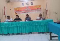 Ketua KPU Sikka Vivano Bogar bersama komisioner sedang memimpin Rapat Pleno Rekapitulasi DPTHP 2 Pemilu 2019, Selasa (13/11) malam di Aula Kantor KPU Sikka