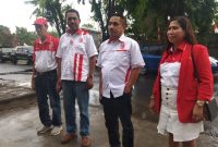 Ketua DPK PKP Indonesia Sikka Hildegardis Sunur (paling kanan) saat mendampingi Ketua DPP PKP Indonesia NTT Yan Mboeik pada kegiatan pembekalan calon legislatif di Aula Central PKP Indonesia, Selasa (20/11)