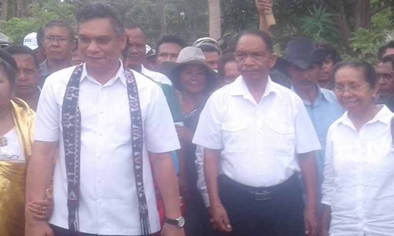 Bupati Sikk Fransiskus Roberto Diogo 