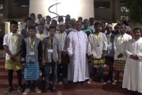 Remaja Masjid Al-Hidayah Kampung Buton pose bersama Uskup Maumere Mgr Edwaldus Martinus Sedu, usai Misa Malam Natal di Gereja Kantedral Santo Yoseph Maumere, Senin (24/12) malam