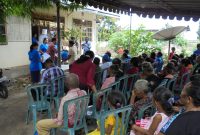 Penyaluran sembako dari WKRI Ranting Misir Keuskupan Maumere kepada 50 keluarga miskin di Paroki Spiritu Santo Misir, Minggu (23/12)