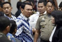 Mantan Gubernur DKI Jakarta Basuki Tjahaja Purnama alias Ahok usai mendengarkan vonis dua tahun penjara dalam kasus dugaan penodaan agama