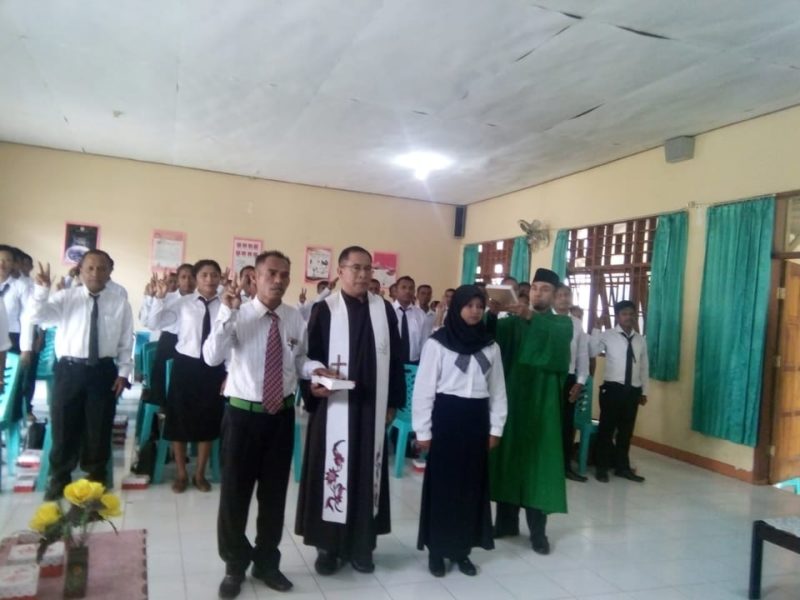 Suasana pelantikan 38 anggota PPK Kabupaten Sikka di Aula Kantor KPU Sikka, Rabu (2/1)