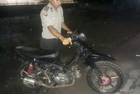 Polisi mengamankan sebuah Yamaha Jupiter yang menggunakan knalpot racing, dan pengendaranya ugal-ugalan di Jalan Eltari Maumere, Rabu (23/1)