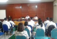 Bupati Sikka Fransiskus Roberto Diogo bertatap muka dengan anggota Pokja pengadaan barang dan jasa tahun anggaran 2019 di Kantor Bupati Sikka, Rabu (23/1)