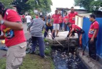 Aksi bersih-bersih di Kampung Buton Kelurahan Kota Uneng dan sekitarnya, Jumat (8/2), dalam rangka memperingati Hari Pers Nasional