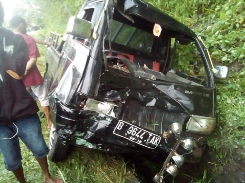 Inilah kondisi mobil pick up setelah kejadian kecelakaan lalulintas yang berujung maut di ruas jalan Maumere-Nita, Sabtu (9/1)