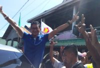 Aksi Sandiaga Uno ketika tiba di Kampung Wuring Kelurahan Wolomarang Kabupaten Sikka, Senin (25/2)