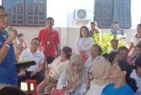 Calon Wakil Presiden Sandiaga Uno sedang berbicara di depan Du’a-Du’a di Rumah Juang Partai Gerindra di Jalan Ahmad Yani Maumere, Senin (25/2)