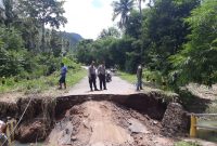 Ini kondisi jembatan yang putus di Desa Wailamung Kecamatan Talibura
