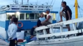 KLM Surya Jaya 03 yang diamankan Lanal Maumere di Pelabuhan Laurensius Say Maumere, Minggu (10/3) petang