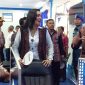 Bupati Sikka Fransiskus Roberto Diogo bersama Kepala Bidang Penempatan dan Perlindungan Tenaga Kerja Luar Negeri Kementerian Tenaga Kerja Yuli Adi Ratna dan Staf Ahli Menteri Nakertrans Magdalena Sigalingging sedang meninjau ruangan LTSA PPPMI Maumere yang baru diresmikan, Kamis (14/3)