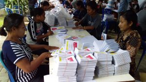 120 Relawan Sortir dan Lipat Surat Suara 