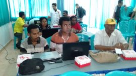 Pengurus dan operator partai politik di Kabupaten Sikka mengikuti Rapat Koordinasi Persiapan Penerimaan LPPDK di Aula Henrik, Rabu (27/3)
