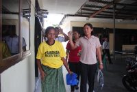 Penyidik PPA Polres Sikka sedang mendampingi RR di Mapolres Sikka, Selasa (26/5)