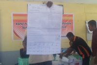 Suasana rapat pleno rekapitulasi dan perhitungan suara Pemilu 2019 di Aula Kantor Kecamatan Alok, Selasa (23/4)