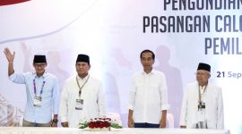 Pasangan calon presiden dan wakil presiden saat pengundian nomor urut calon