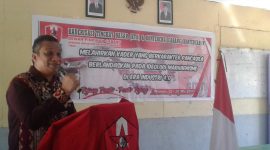 Bupati Sikka Fransiskus Roberto Diego memberikan sambutan pada pembukaan Kaderisasi Tingkat Dasar (KDT) dan Konfercab GMNI Sikka VI. Kamis (23/5), di Aula Kantor Kecamatan Alok