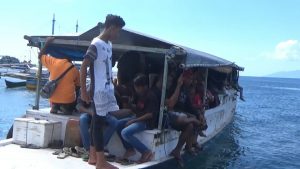 Pemudik Berdesakan di Kapal Kayu, Risiko Kecelakaan Diabaikan 
