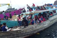 Inilah kapal penangkap ikan yang difungsikan melayani pemudik Desa Kojadoi, Senin (3/6)