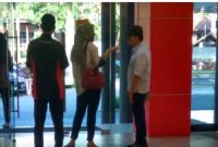 Setya Novanto kepergok datang ke toko bangunan mewah di Padalarang Kabupaten Bandung Barat (foto: detik.com)