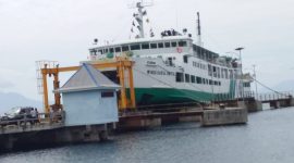 KMP Windu Karsa Dwytia di Pelabuhan Penyeberangan Kewapante Kabupaten Sikka