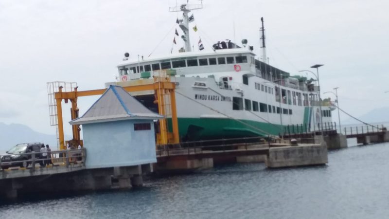 KMP Windu Karsa Dwytia di Pelabuhan Penyeberangan Kewapante Kabupaten Sikka