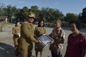 Petani dan Pemulung di Sikka Dinobatkan Sebagai Keluarga Inspirasi 
