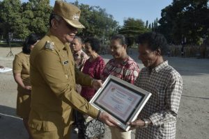 Petani dan Pemulung di Sikka Dinobatkan Sebagai Keluarga Inspirasi 