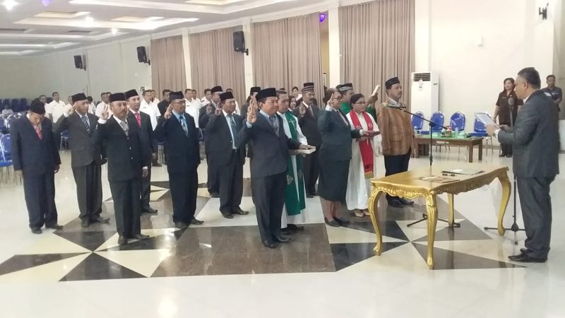 Bupati Sikka Fransiskus Roberto Diogo melantik 15 pejabat Eselon 2 di Gedung SCC, Rabu (24/7)