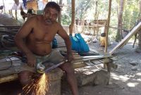 Carolus Boromeus pengrajin parang dan pisau di Desa Nele Barat Kecamatan Nele