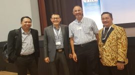 Direktur Utama BPJS Kesehatan Fachmi Idris (kedua dari kiri) pose bersama Presiden IHEA David Nishai (ketiga dari kiri) pada IHEA Congress di Basel Swiss, Selasa (16/7)