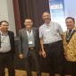 Direktur Utama BPJS Kesehatan Fachmi Idris (kedua dari kiri) pose bersama Presiden IHEA David Nishai (ketiga dari kiri) pada IHEA Congress di Basel Swiss, Selasa (16/7)