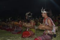 Para penari likurai saat gladibersih di Lapangan Umum Betun, Rabu (3/7)